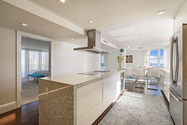 Building Photo - 3407 S Ocean Blvd