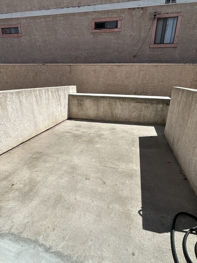 Building Photo - Cozy 3 bedroom Condo in the most demanded ...