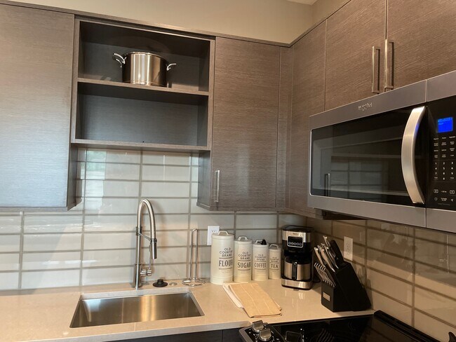 Building Photo - 31 Highnoon Way