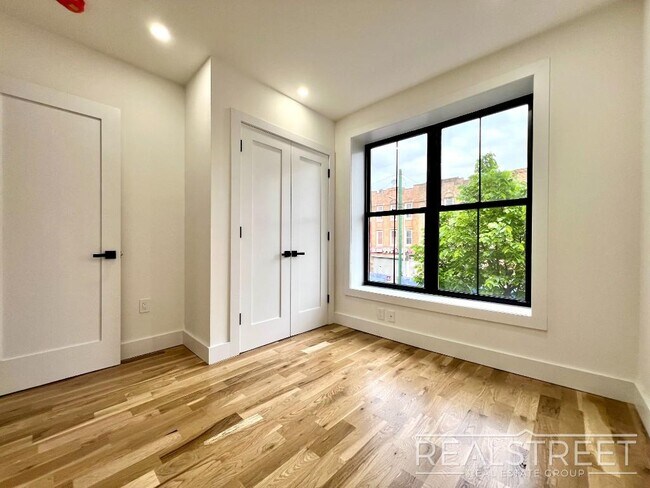 Building Photo - BRAND NEW 4 BED 2 BATH WITH W/D IN UNIT!