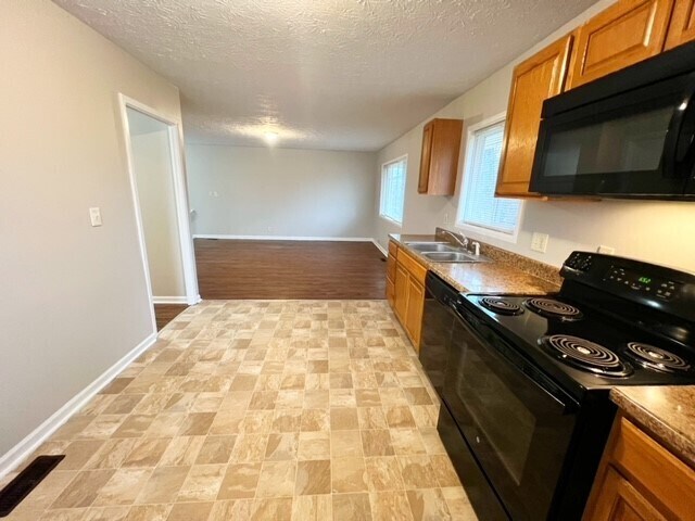 Building Photo - 3433 Maura Ln