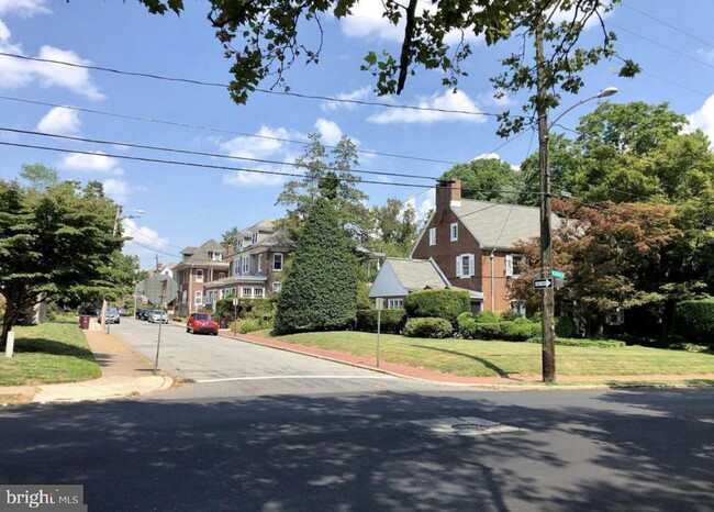 Building Photo - 2 Bedroom in the Triangle