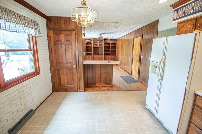 Building Photo - Cute 3 BR Ranch in Romney - 10 Minute Drive to Lafayette!