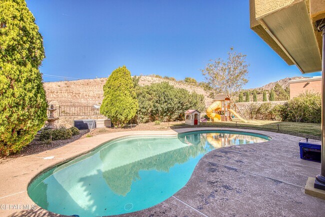 Building Photo - 6561 Isla Del Rey Dr