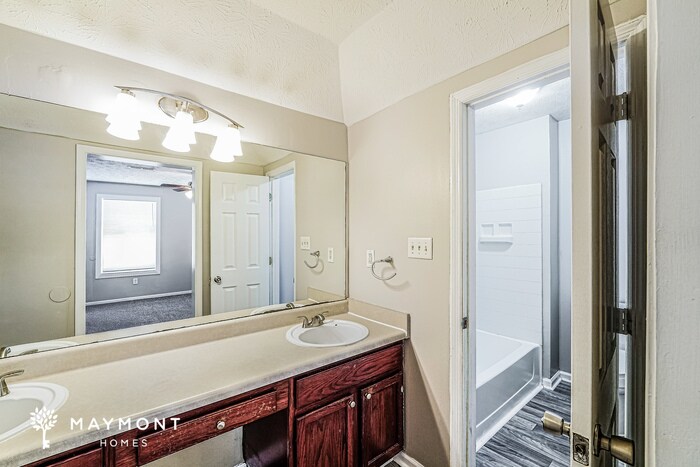 Building Photo - 656 15th Ct NW