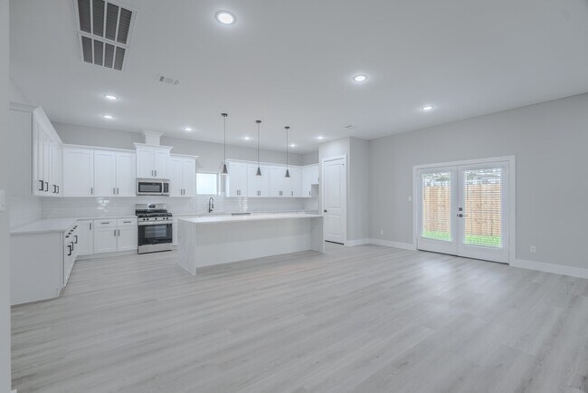 Building Photo - 2618 Piemonte Ave