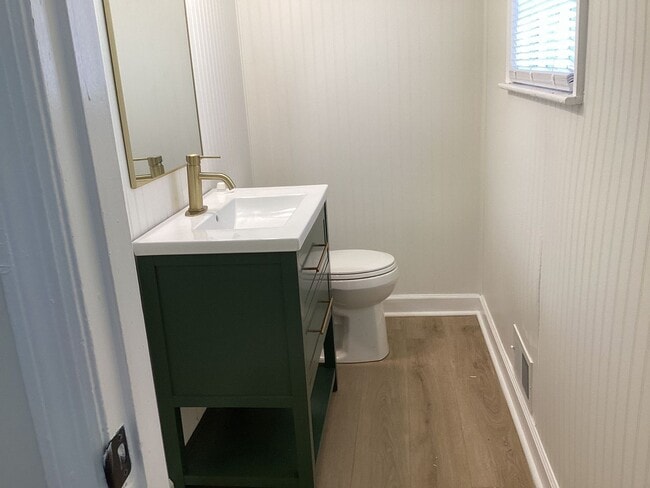 Building Photo - 3 Bed 1.5 bath House