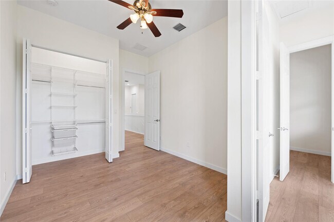 Building Photo - 1430 SW 4th Ave