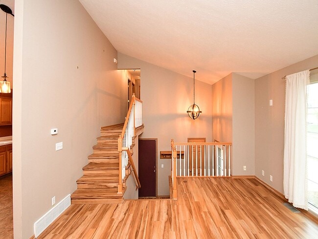 Building Photo - Inviting Home Minutes from Lake Cunningham...