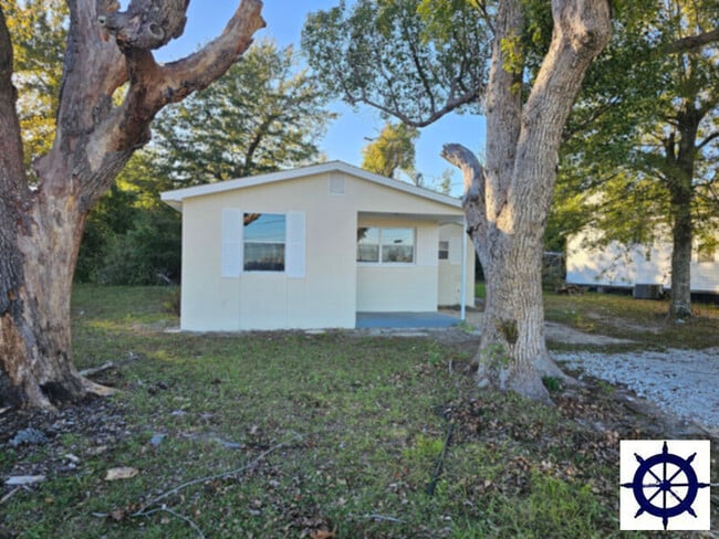 Building Photo - 257 Nelle Ave