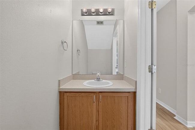 Building Photo - 15768 Fishhawk Falls Dr