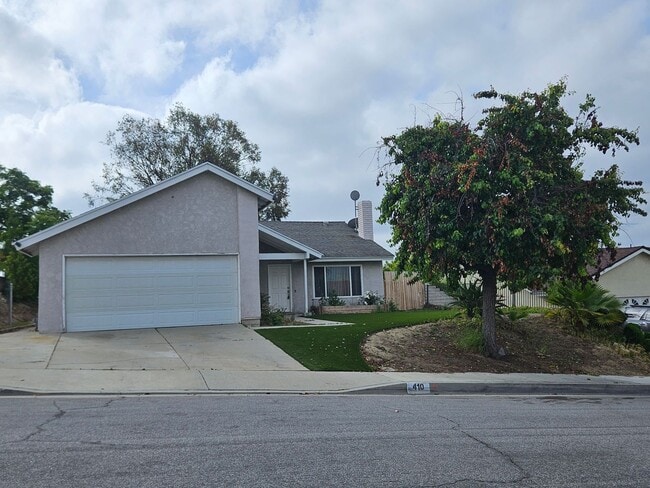 Primary Photo - 4 bed 2 bath house