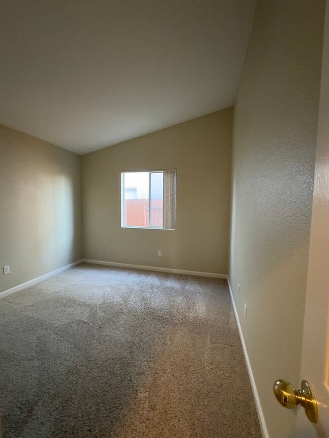 Building Photo - Charming 3bedroom 2 bath home in Elk Grove.