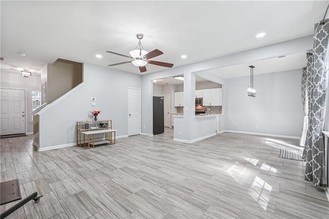 Building Photo - 545 Windstone Trail