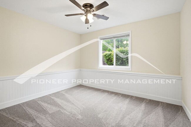 Building Photo - Charming home in Longmont