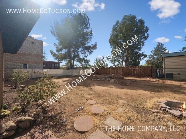 Building Photo - 5123 Paseo Las Palmas