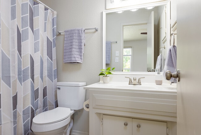 Building Photo - 1940 Leslie Dr