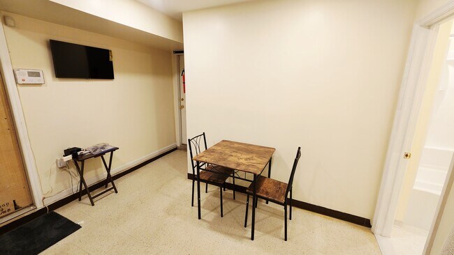 Building Photo - 240 Clinton Pl