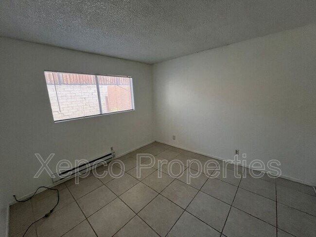Building Photo - 556 E Chuckwalla Rd