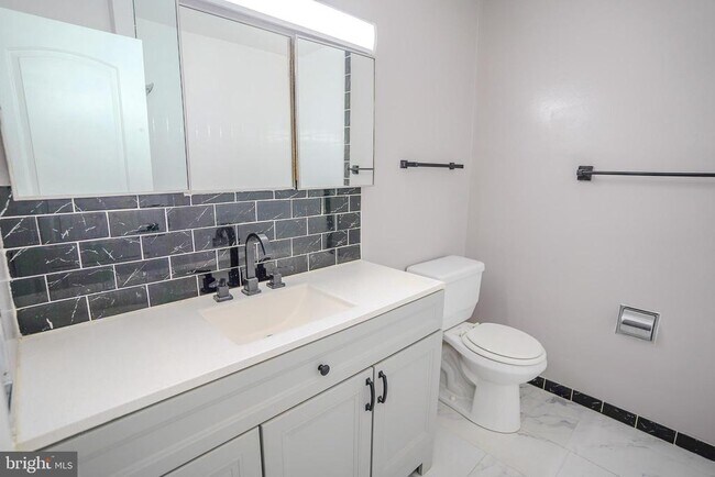 Building Photo - 3737 Clarks Ln