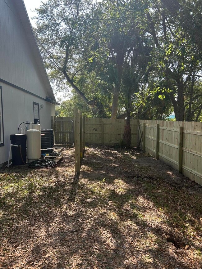 Building Photo - 5511 Green Dolphin St