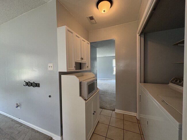 Building Photo - 1501 Antler Cir