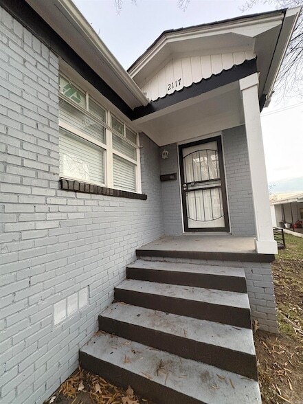 Building Photo - 2117 W 19th St