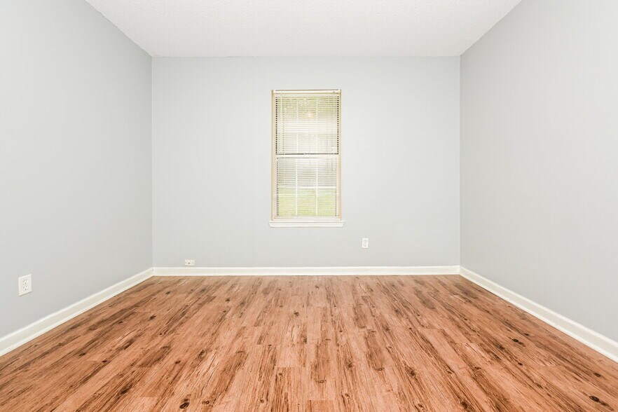 Building Photo - 1577 Red Briar Way