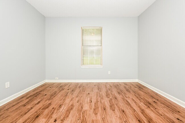 Building Photo - 1577 Red Briar Way