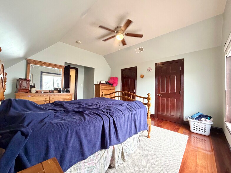 Building Photo - 52 Sheridan Ave