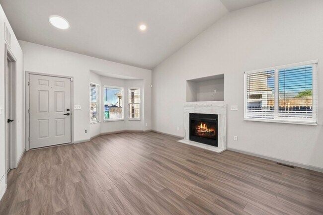 Building Photo - 5540 Almont Ave