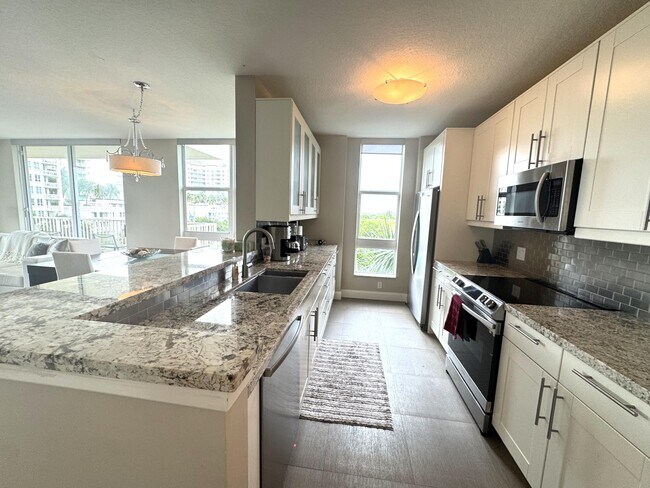 Building Photo - 700 E Boynton Beach Blvd