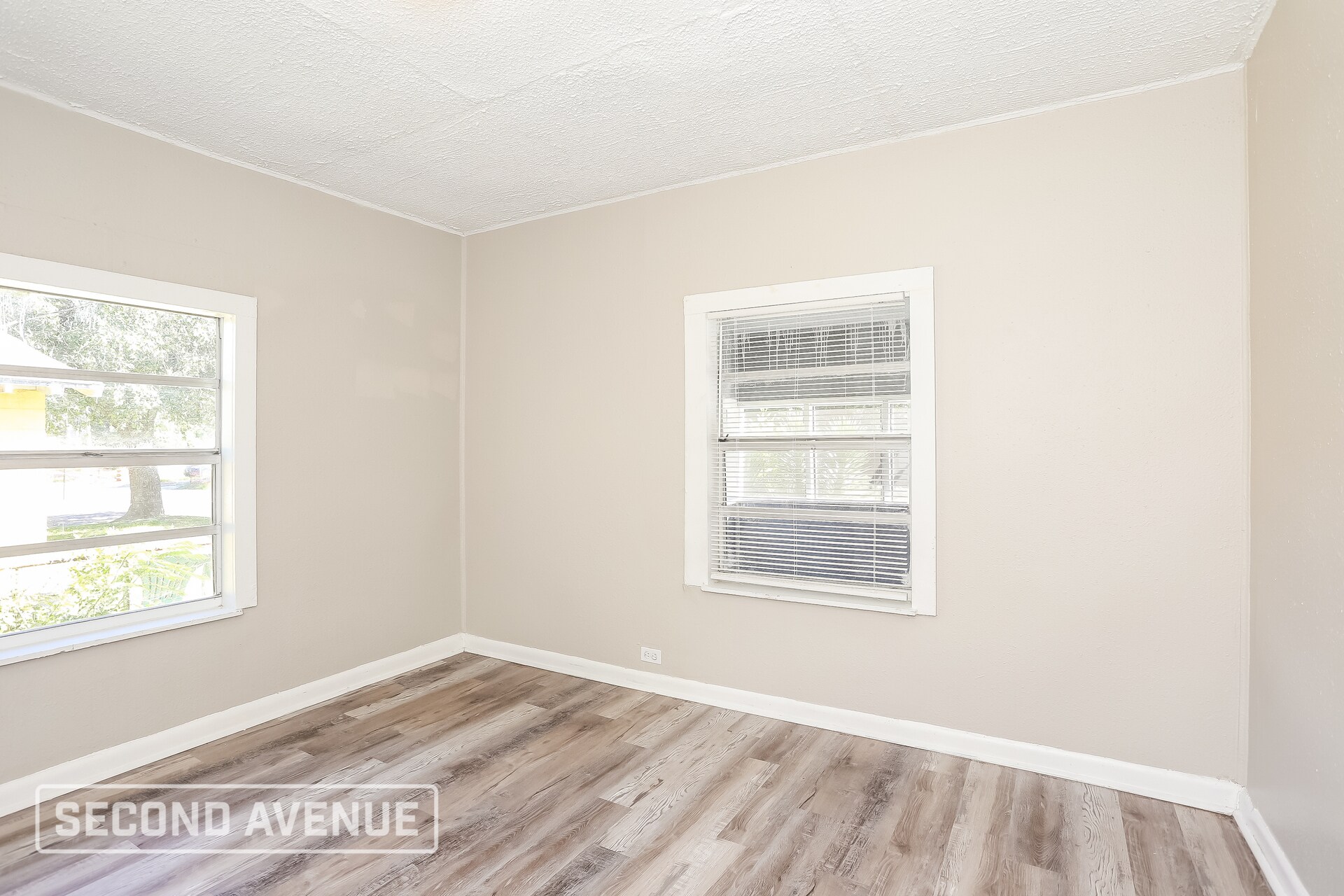 Building Photo - 2011 W 15th St