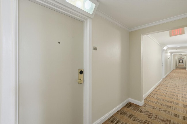 Building Photo - 2951 S Bayshore Dr