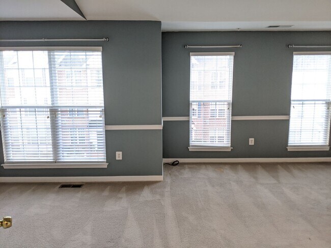 Building Photo - 3 Level townhouse in Frederick available e...