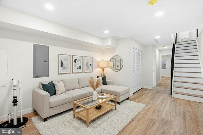 Building Photo - 1124 Dunton St