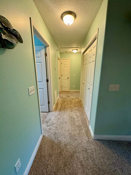 Building Photo - 4102 Creek Hill Dr