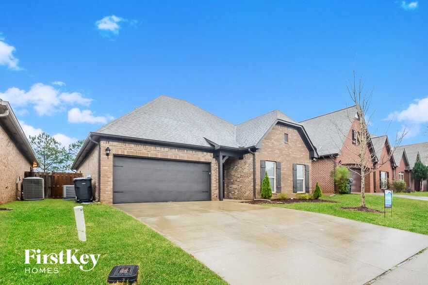 Building Photo - 1072 Pine Valley Dr