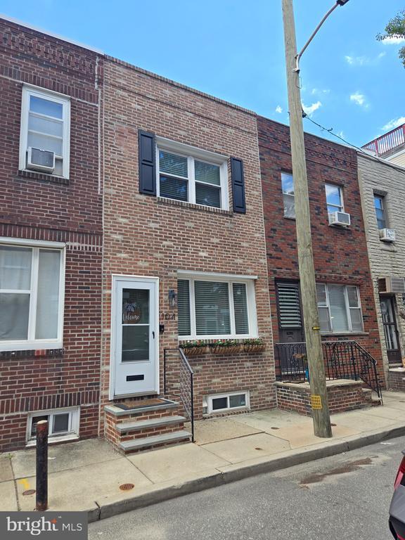 Building Photo - 104 Emily St