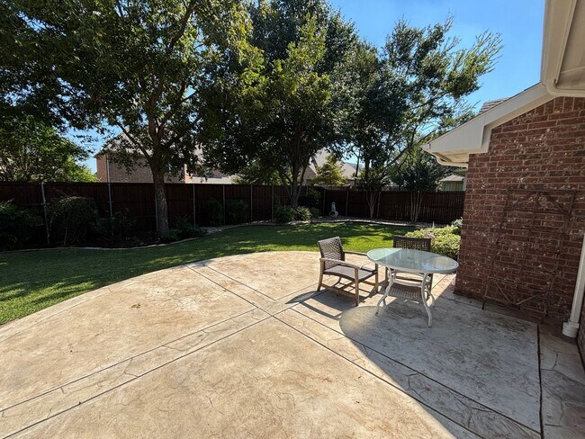 Building Photo - Great Flower Mound Location!