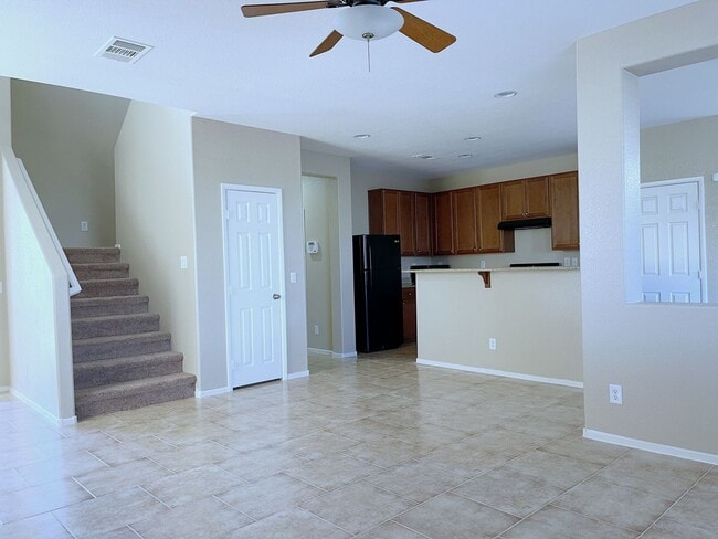 Building Photo - Spacious Living, Granite Counters, Great Location!