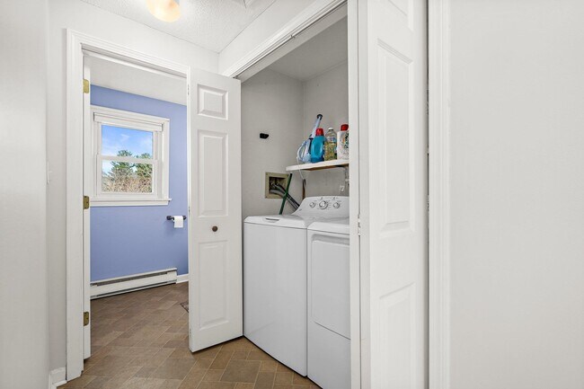 Building Photo - 74 Derryfield Rd