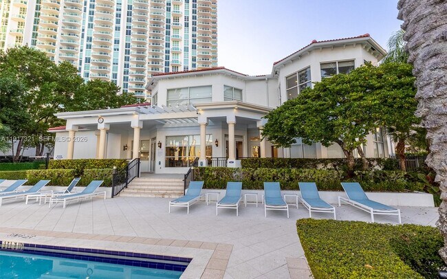 Building Photo - 3255 NE 184th St