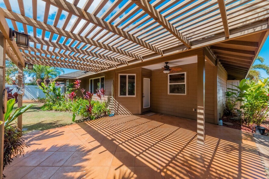 Building Photo - 309 Wainohia St