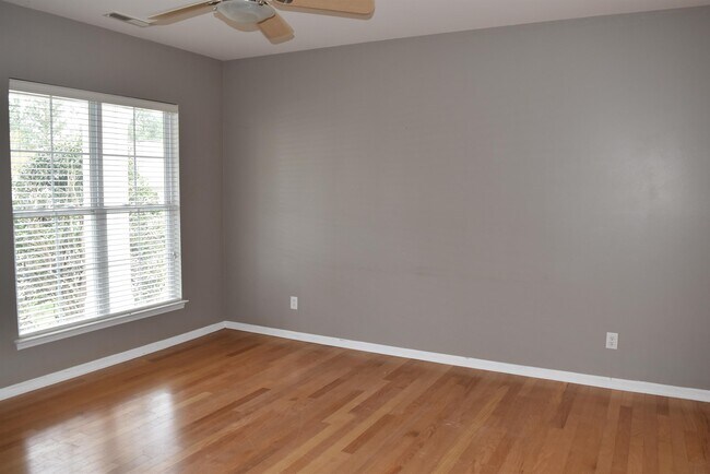 Building Photo - 2035 Golden Ridge Ln