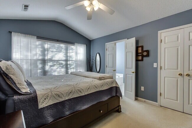 Building Photo - The perfect 3 bed, 2 bath home located in ...