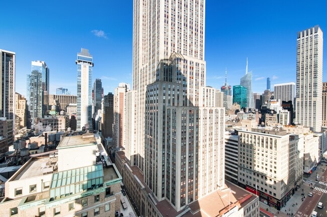 Building Photo - 325 5th Ave