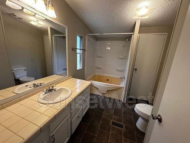 Building Photo - 4636 Rainbow Ln