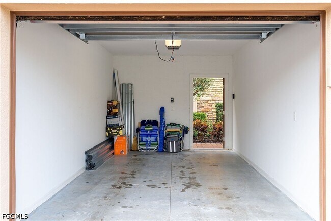 Building Photo - 9389 Pocida Ct