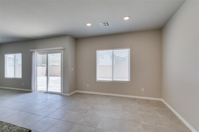 Building Photo - 945 Willow Berry Ave